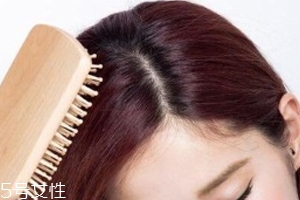 怎么讓頭發(fā)蓬松？換個(gè)方向分發(fā)線