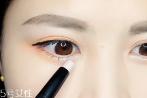 眼睛小怎么變大？畫一個(gè)臥蠶立即變大