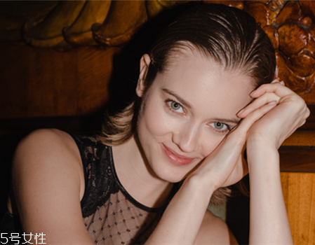 填充法令紋后笑會(huì)僵嗎？一定要選擇有資質(zhì)的醫(yī)院