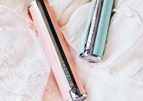 紀(jì)梵?？诩t和迪奧口紅哪個(gè)好？美麗女人的代名詞