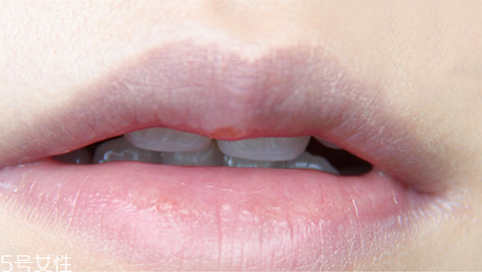 什么牌子的唇釉好用？顯色又不易脫妝