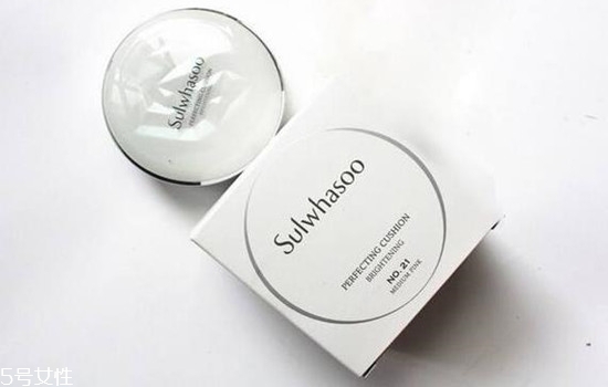 雪花秀氣墊和ysl氣墊哪個(gè)好？補(bǔ)妝也會(huì)很自然