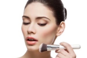 罐骨高怎么打腮紅？避開顴骨打淡色腮紅