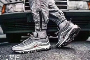 運動鞋可以干洗嗎？盡量自己擦洗