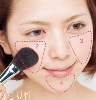 罐骨高怎么打腮紅？避開顴骨打淡色腮紅