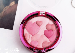 罐骨高怎么打腮紅？避開顴骨打淡色腮紅