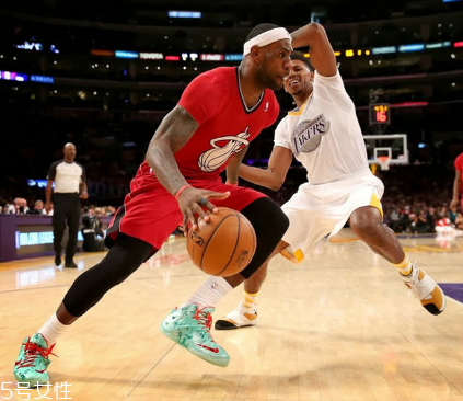 運(yùn)動(dòng)鞋可以換鞋底嗎？換鞋底不太劃算