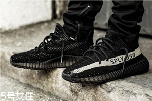 運動鞋可以配裙子嗎？打造時尚運動風