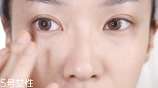 怎么遮瑕雀斑效果最好？雀斑遮瑕少不了遮瑕筆