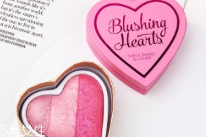 makeup revolution心形腮紅好用嗎？微閃蜜桃色彩