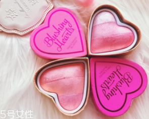 makeup revolution心形腮紅好用嗎？微閃蜜桃色彩