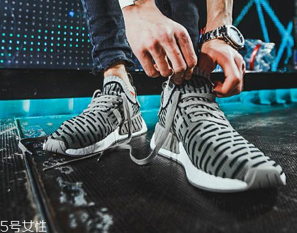 運(yùn)動(dòng)鞋開膠用什么膠水？千萬(wàn)不可以用502