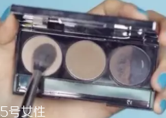 怎么把鼻梁畫高？小白都能駕馭的四步鼻梁修容法