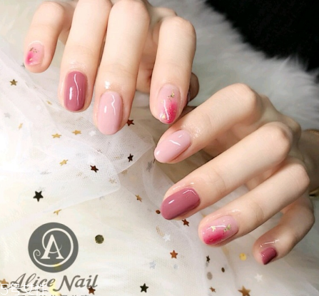 紅色系溫柔ins風(fēng)美甲 氣質(zhì)顯白 紅色系溫柔ins風(fēng)美甲 氣質(zhì)顯白