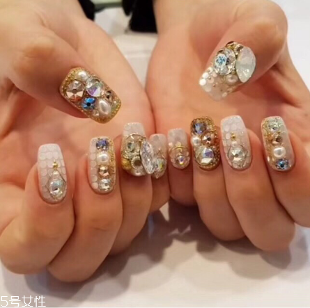 紅色系溫柔ins風(fēng)美甲 氣質(zhì)顯白 紅色系溫柔ins風(fēng)美甲 氣質(zhì)顯白