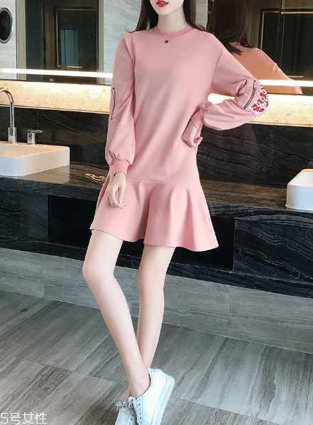 學(xué)院風(fēng)連衣裙怎么搭配？重新回到學(xué)生時(shí)代