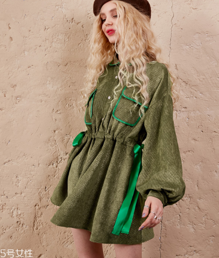 學(xué)院風(fēng)連衣裙怎么搭配？重新回到學(xué)生時(shí)代