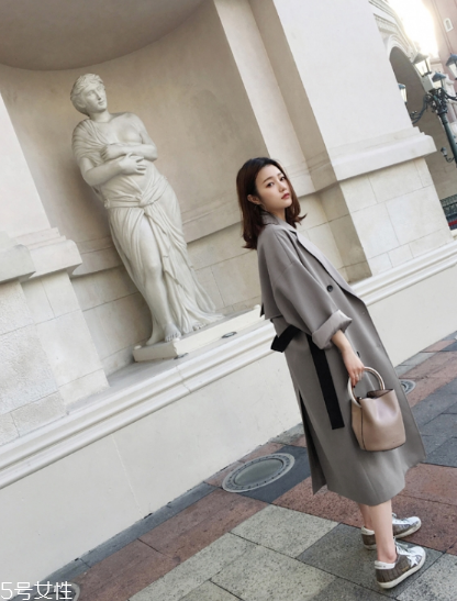 風衣什么顏色好看？不同顏色不用風采