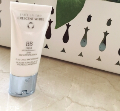 雅詩蘭黛粉底液和bb霜哪個(gè)好？