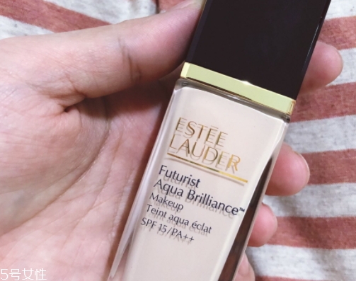 雅詩蘭黛粉底液和bb霜哪個(gè)好？