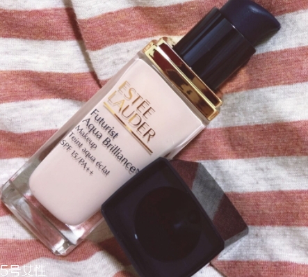 雅詩蘭黛粉底液和bb霜哪個(gè)好？