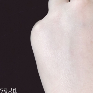 雅詩蘭黛粉底液和bb霜哪個(gè)好？