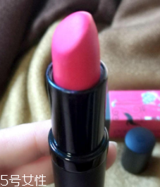 KM口紅持久嗎？持久度令人絕對滿意