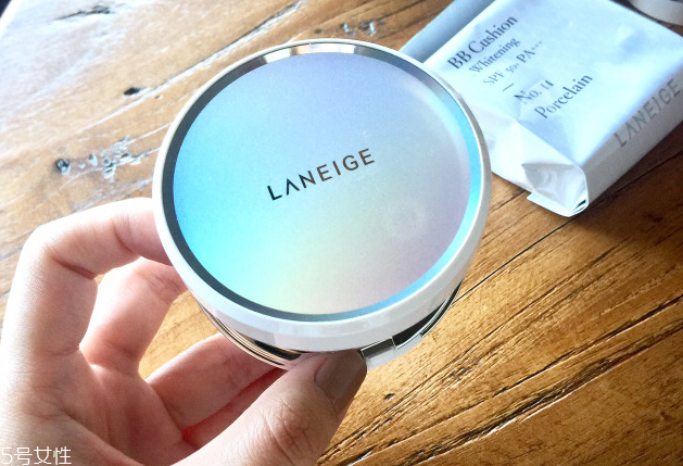 蘭芝小白光氣墊bb霜好用嗎？蘭芝雪潤修顏氣墊粉凝霜