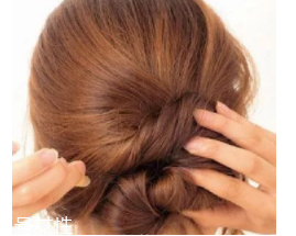 長臉適合什么樣的燙發(fā)？大波浪長發(fā)溫柔睿智