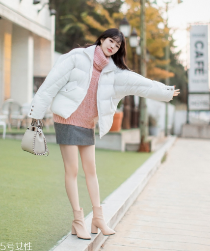 白色面包服配什么鞋？各種風格隨意切換