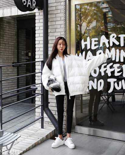 白色面包服配什么鞋？各種風格隨意切換