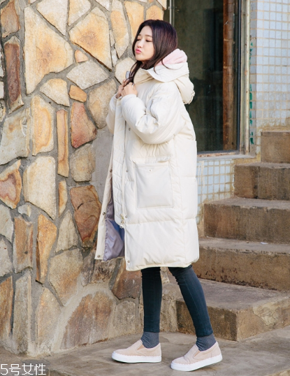 白色面包服配什么鞋？各種風格隨意切換