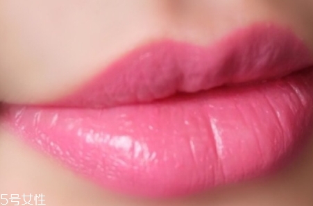 雅詩蘭黛唇膏220試色 甜美桃花粉色 雅詩蘭黛唇膏220試色 甜美桃花粉色