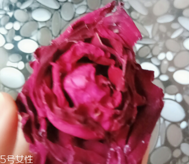 墨紅玫瑰可以天天喝嗎？玫瑰養(yǎng)顏也要適量