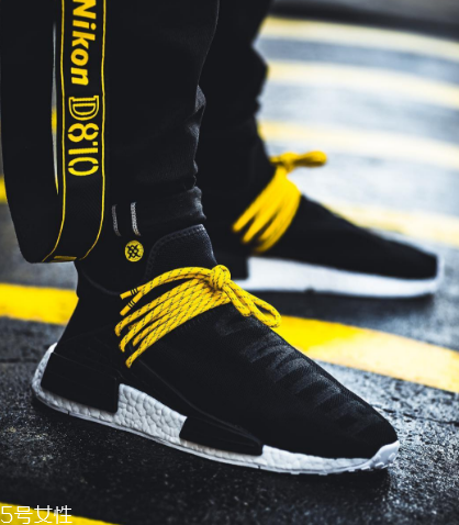 運(yùn)動(dòng)鞋鞋底變黃怎么辦？巧用衛(wèi)生紙來幫忙