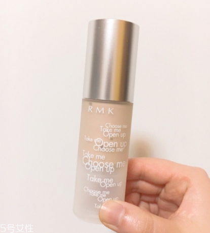 雅詩蘭黛粉底液和rmk粉底液哪個好？