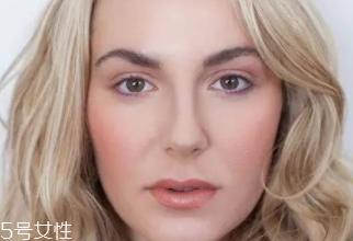 腮紅和口紅如何搭配？色彩不要太多