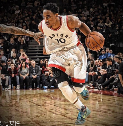 運(yùn)動(dòng)鞋鞋底變硬怎么辦？放太久或者已老化