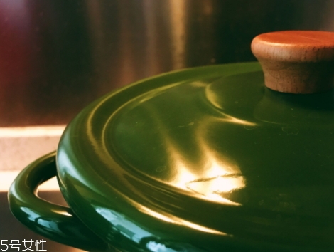 琺瑯鍋可以煲湯嗎？讓喝湯變得有逼格