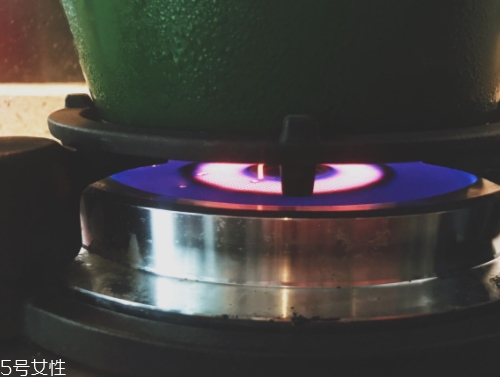 琺瑯鍋可以煲湯嗎？讓喝湯變得有逼格