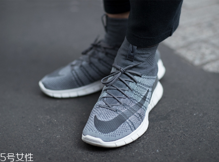 運(yùn)動(dòng)鞋鞋底響怎么辦？可能是進(jìn)水了