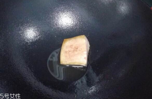 琺瑯鍋可以炒菜嗎？要選對琺瑯鍋