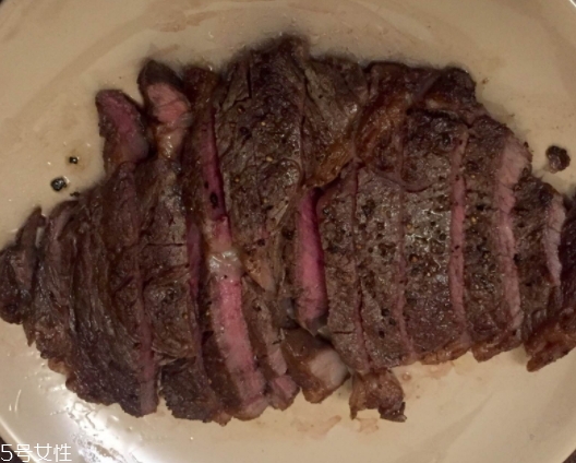 琺瑯鍋可以炒菜嗎？要選對琺瑯鍋