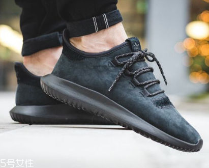 運(yùn)動鞋鞋底硬好還是軟好？不同運(yùn)動種類需求不同