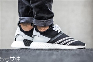 運(yùn)動鞋有油污怎么清洗？要及時刷洗