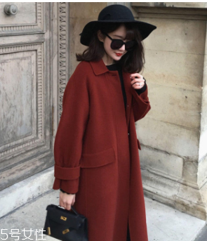 白領(lǐng)女性赴約穿什么好？長(zhǎng)款氣質(zhì)大衣有格調(diào)和氣質(zhì)