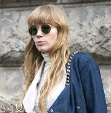 長臉適合什么樣的燙發(fā)？大波浪長發(fā)溫柔睿智