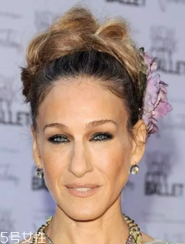 長臉適合什么樣的燙發(fā)？大波浪長發(fā)溫柔睿智