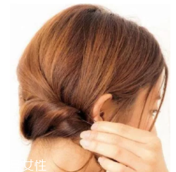 長臉適合什么樣的燙發(fā)？大波浪長發(fā)溫柔睿智