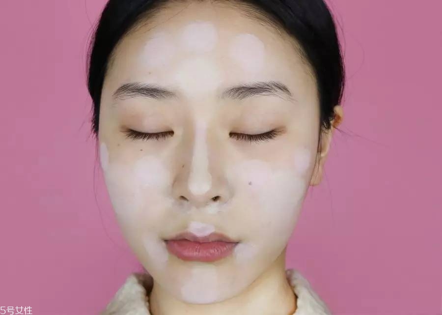 蘭芝小白光氣墊bb霜使用方法 水光透白的自然妝感 蘭芝小白光氣墊bb霜使用方法 水光透白的自然妝感